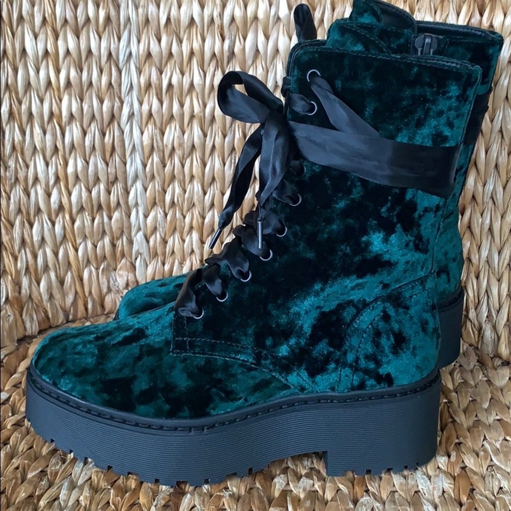 NIB 🕷Widow Emerald Green Velvet Combat Boots - Picture 3 of 8